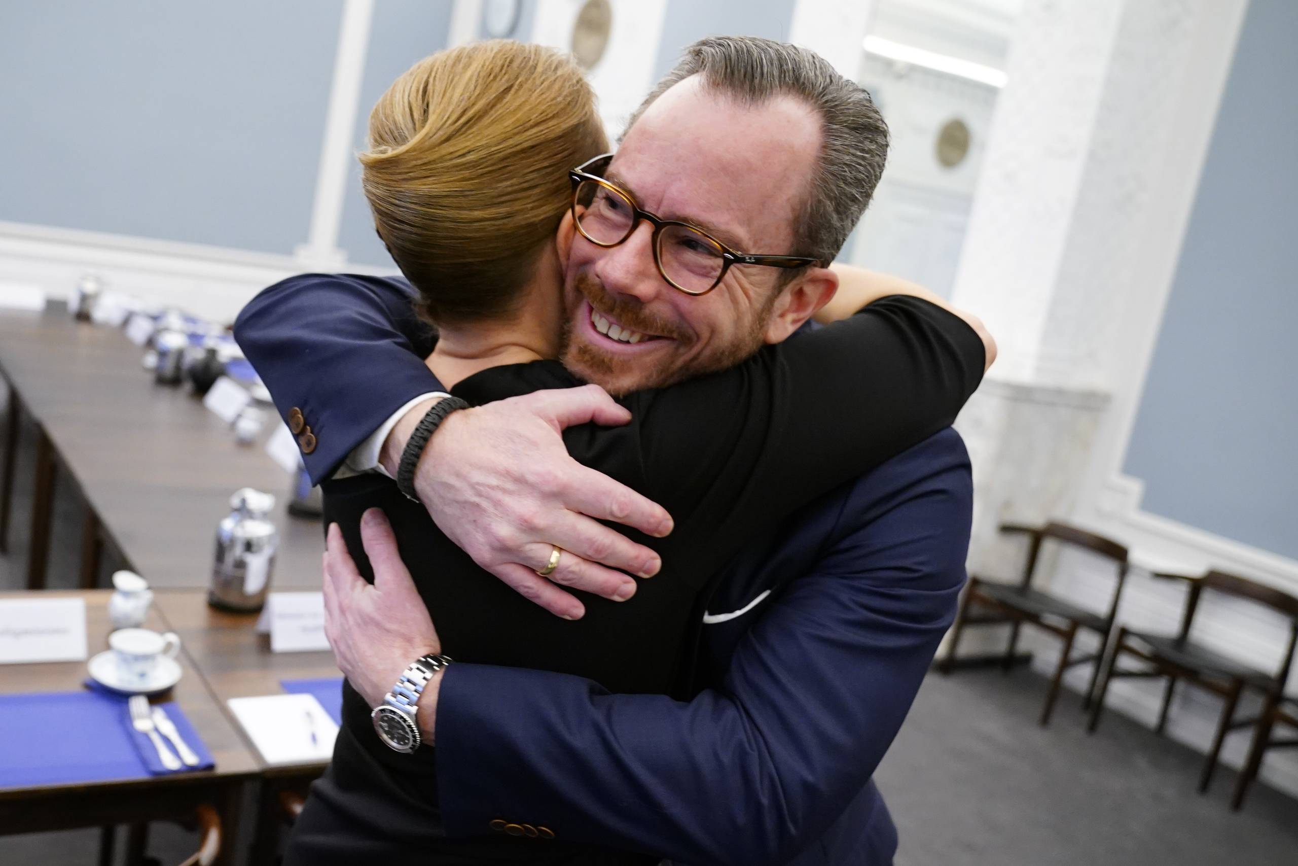 Venstres formand og forsvarsminister får titlen af Ekstra Bladet for at gøre Mette Frederiksen til statsminister trods løfter om det modsatte. 